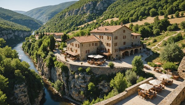 Pourquoi les hôtels en Ardèche sont une destination idéale pour les amateurs de sports de plein air