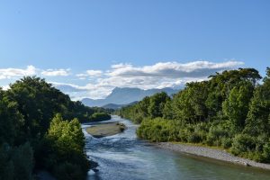 Un camping de luxe dans la Drôme, offrant des hébergements haut de gamme et des services exclusifs pour un séjour inoubliable.